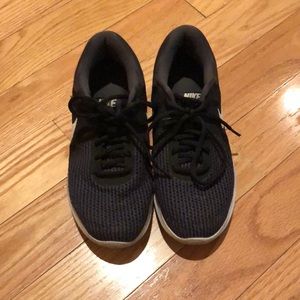Nike Black Gym Shoes Womens size 7.5 shoe